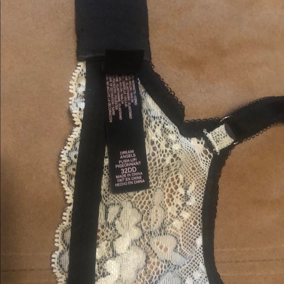 32 DD Victoria’s Secret Push-up Bra - Picture 2 of 3